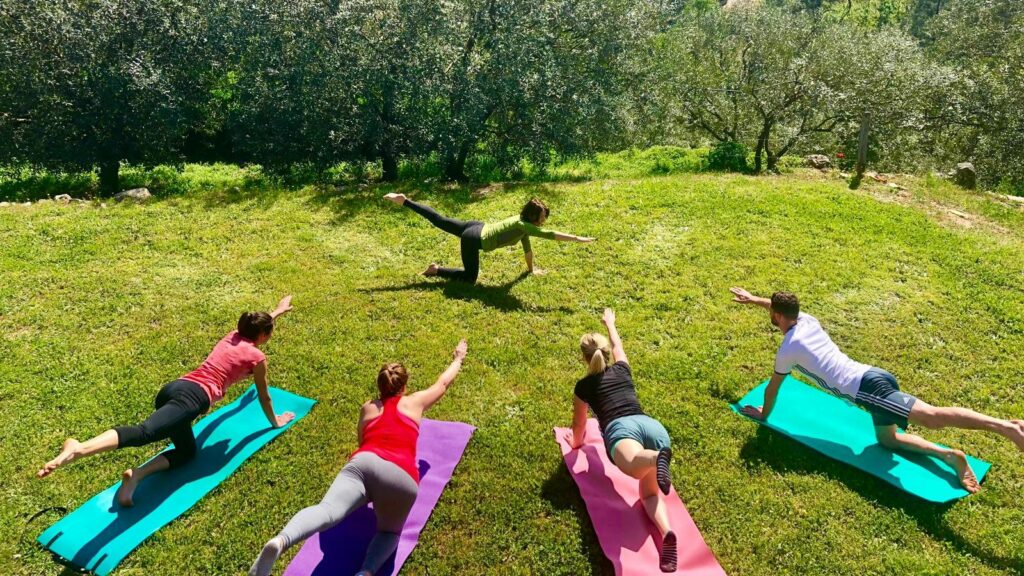 Quels sont les bienfaits d’un stage de yoga d’une semaine?